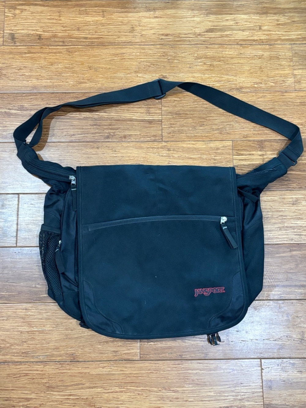Jansport Black Messenger Laptop Bag Crossbody — Adjustable Strap - Picture 2 of 8